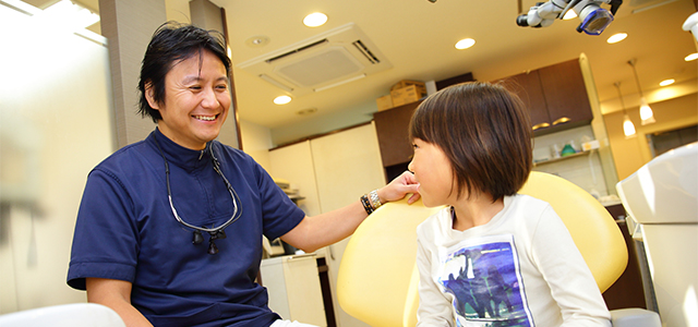 口の中に物を入れる「違和感」や、痛みを軽くするよう努めています